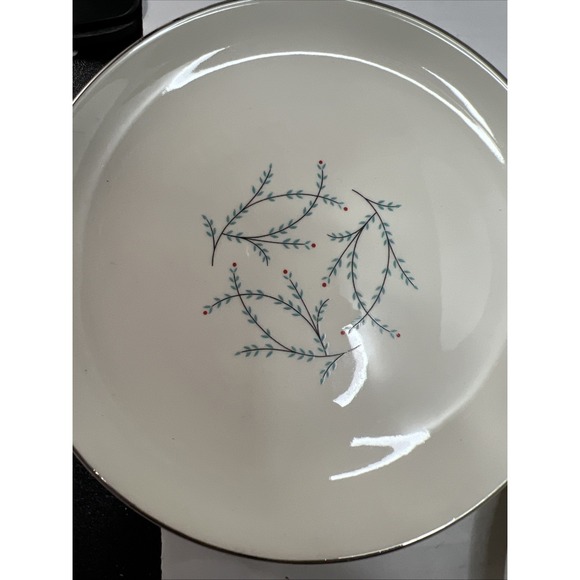 Set of 4 VTG Taylor Smith & Taylor Blue Twig Berry Dessert Plates - Picture 4 of 5